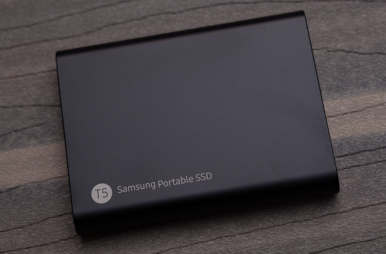 Samsung T5 외부 SSD 실물자료사진 본체밖에백업사본을남기는저장장치예시